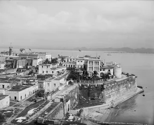 Palais du Gouverneur et mur de mer, San Juan, Porto Rico, vers 1903